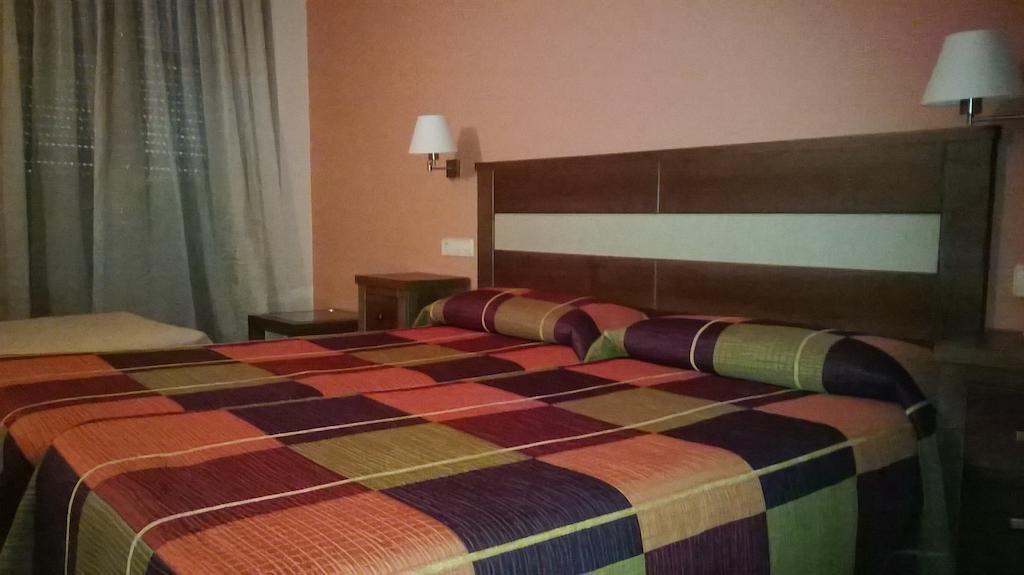 Hostal Patron Castañares de Rioja Cameră foto